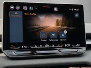 CUPRA Terramar 1.5TSI 204PK DSG e-Hybrid · Panoramadak · Trekhaak · Leder/Alcantara kuipstoelen · SENNHEISER Audio ·   Garantie t/m 05-10-2030 of 100000km.