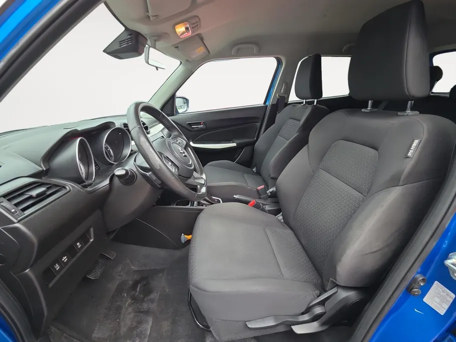 Suzuki Swift 1.0 Stijl Automaat | Navi | Camera | Cruise & climate control | Stoelverwarming | Two-tone Metallic lak | Apple Carplay/Android Auto | Bovag garantie | NAP