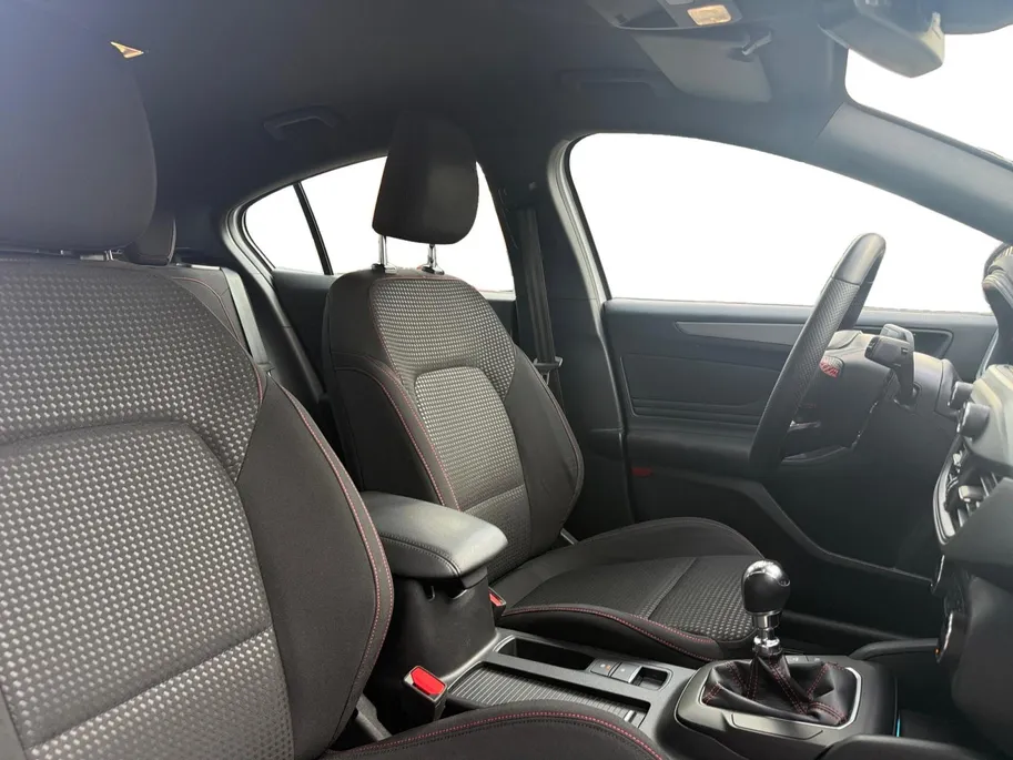 Ford Focus 1.0 EcoBoost Hybrid ST Line | NL-Auto | Dealer Onderhouden | Navigatie | Apple/Android Auto | Parkeersensoren | 12 maanden garantie! |