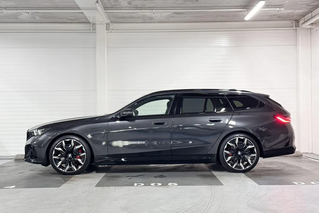 BMW 5 Serie Touring 550e xDrive