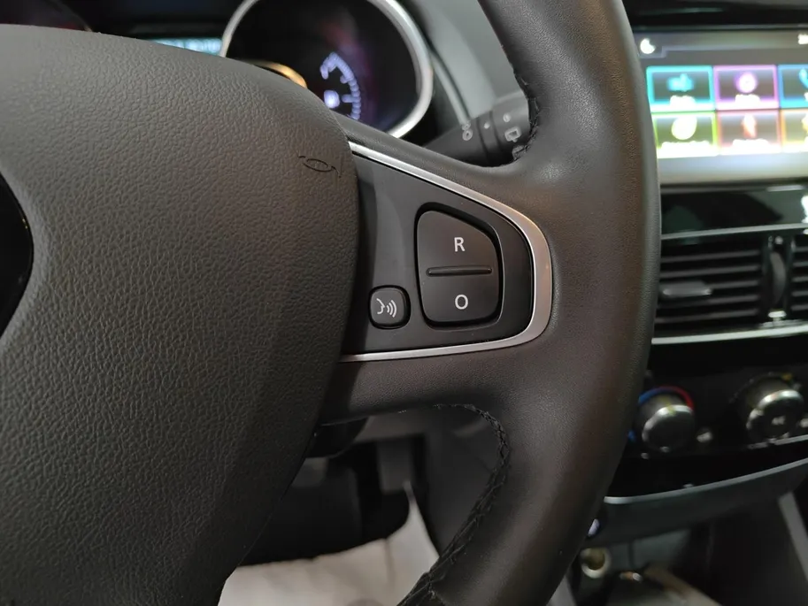 Renault Clio 0.9 TCe Limited NAVI AIRCO CAMERA CRUISE CONTROLE LM VELGEN 5 DEURS PAS 24000KM DEALER ONDERHOUDEN ORGINEEL NEDERLANDSE AUTO 12 MAANDEN GARANTIE