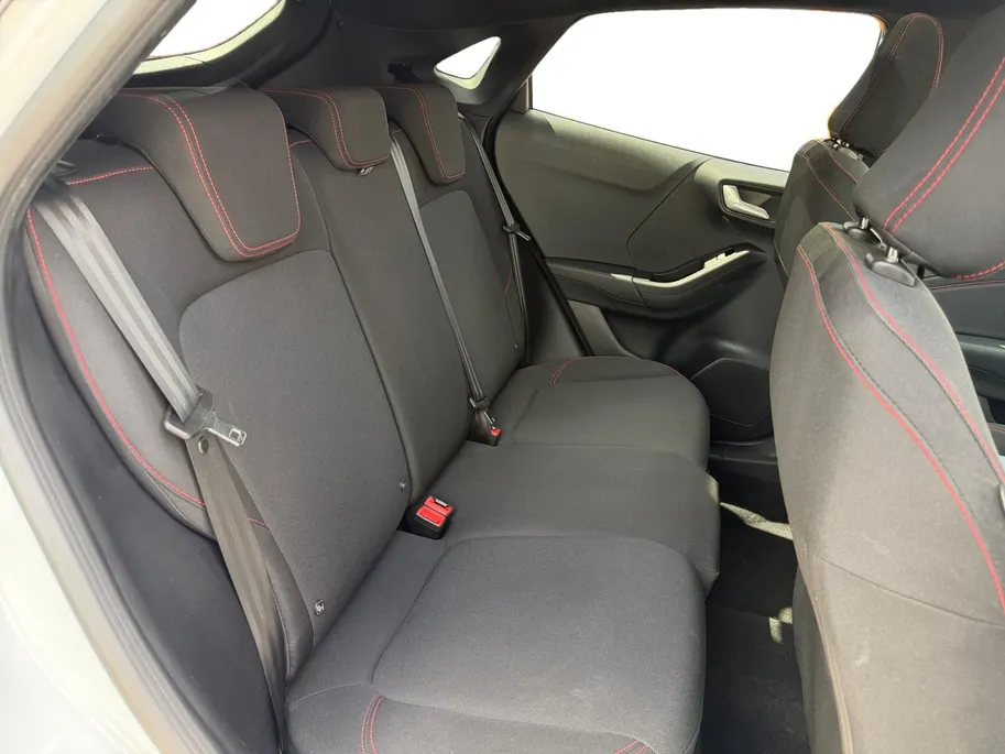 Ford Puma 1.0 EcoBoost Hybrid ST-Line | Automaat | Pano dak | Winter pack | Adapt. Cruise control | BLIS | Afneembare trekhaak | Draadloos opladen mobiel | Elektr. Achterklep | Parkeersensoren voor en achter | Achteruitrijcamera | Fabrieksgarantie |