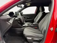 Peugeot 2008 1.2 PureTech 130 Allure | Automaat | Parkeersensoren voor en achter | Acteruitrijcamera | Apple carplay & Android auto | Cruise control | Navigatie | Trekhaak | Bovag garantie |