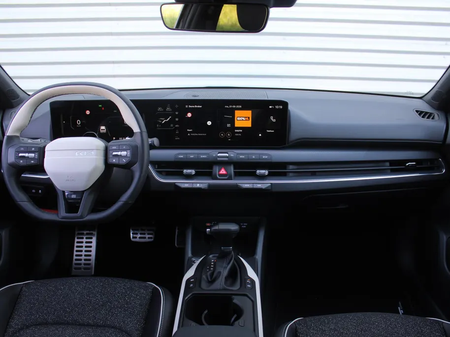 Kia K4 1.0 T-GDi MHEV GT-Line Launch Edition (pano) | Stuur-/stoelverwarming | Camera | LED | 17' LM | Elek. stoel | Draadloze telefoonlader |