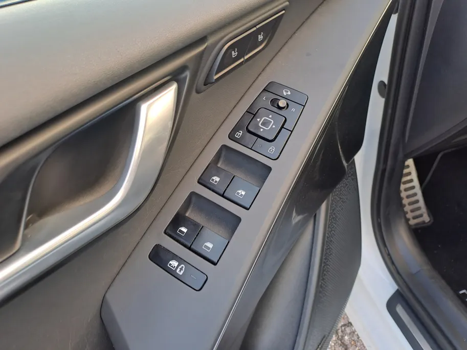 Kia Niro EV ExecutiveLine 64.8 kWh | Automaat | 100% Elektrisch | Schuifdak | Leder | Navigatie | Camera | Harman Kardon | Cruise control adaptief  | Stoel en stuur verwarming en verkoeling | SOH 97,6%