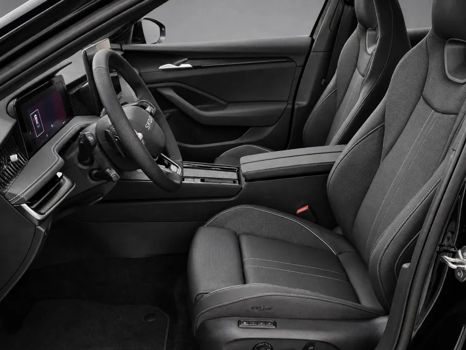 Škoda Superb combi Sportline Business 1.5TSI PHEV 204PK | suite Sportline bekleding | Panorama dak | Trekhaak |