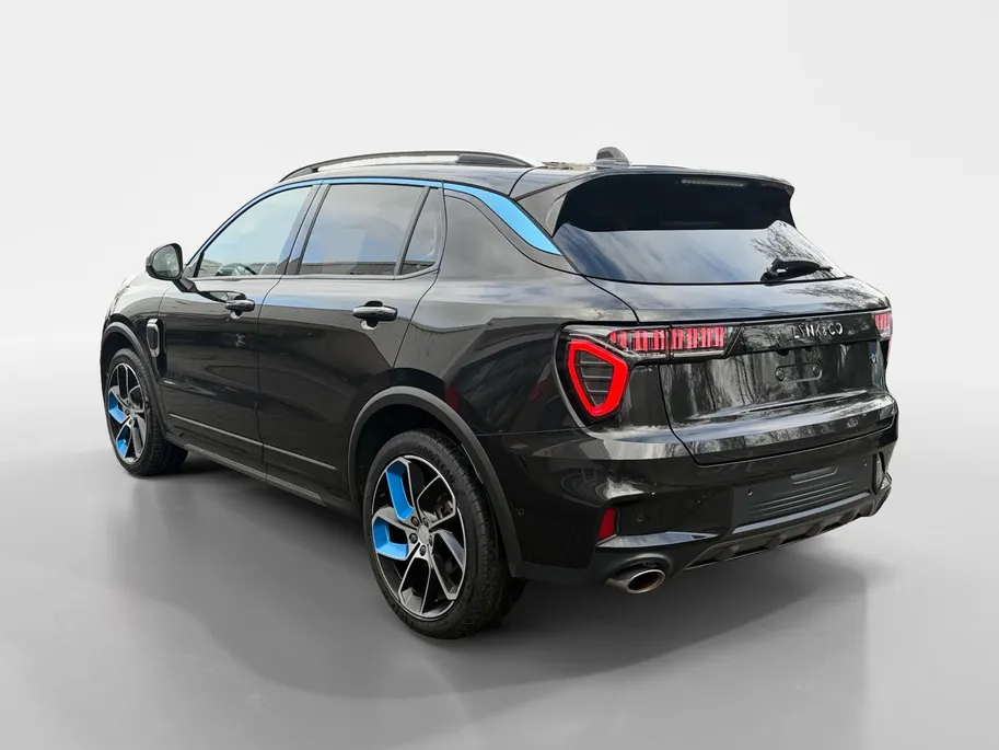 Lynk & Co 01 1.5 Apple Carplay/Android Auto , stoelverwarming , panoramadak , navigatiesysteem full map , camera 360 , elektrisch verstelb. bestuurdersstoel met geheugen , elektrisch bedienbare achterklep ,                                               lichtmetalen ve