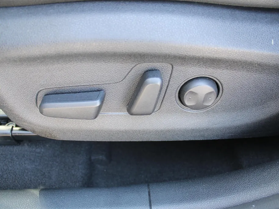 Kia e-Niro ExecutiveLine 64 kWh | Trekhaak | Warmtepomp | Stuur-/stoelverwarming + ventilatie | Leer | Camera | Stoelgeheugen | Dodehoek detectie | LED | 17' LM |