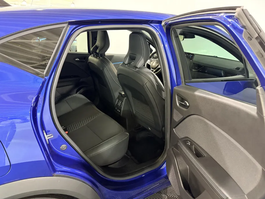 Renault Captur 145PK E-Tech Full Hybrid Esprit Alpine Automaat | Google Built-in | Climate Control | Stuurwielverwarming | Adaptive Cruise Control | Apple CarPlay/Android Auto | Lichtmetalen Velgen | Camera | Parkeersensoren |