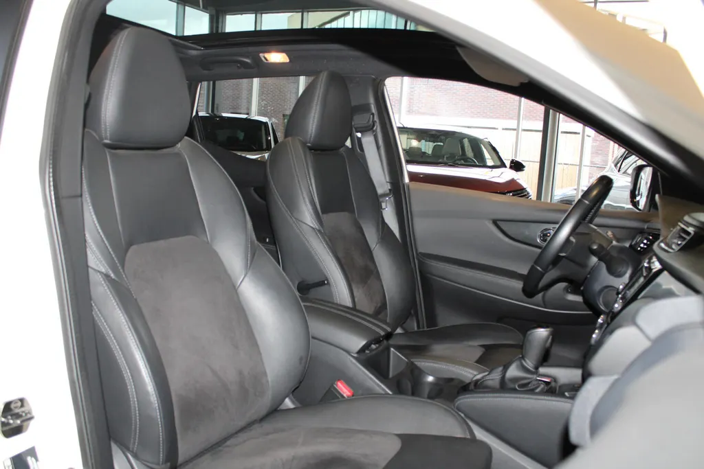 Nissan QASHQAI 1.3 DIG-T N-Tec | Trekhaak | 1500kg trekgewicht | Led verlichting | Half lederen bekleding | Apple carplay | Pro-pilot | 360grd camera | Half lederen bekleding | Wielkasten in kleur | pdc voor en achter | 160pk |