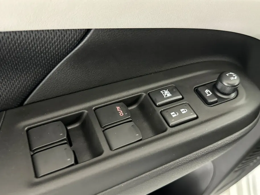 Suzuki Swift 1.2 Style Smart Hybrid | Black & White edition