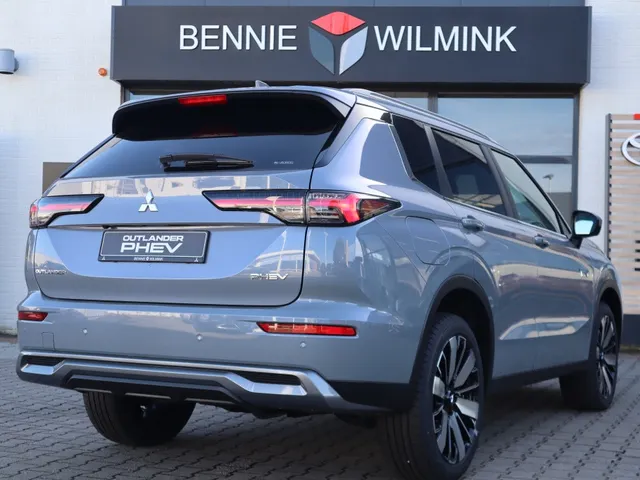 Mitsubishi Outlander 2.4 PHEV Intense+ | Stoel/Stuur Verwarming | Apple/Android Auto | 360* Camera |