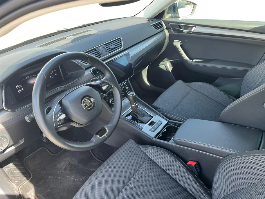 Škoda Superb Combi 1.4 TSI iV Business Edition Plus | Uniek lage km-stand | 360 camera | Adaptieve Cruise Control | Stoel- en stuurverwarming