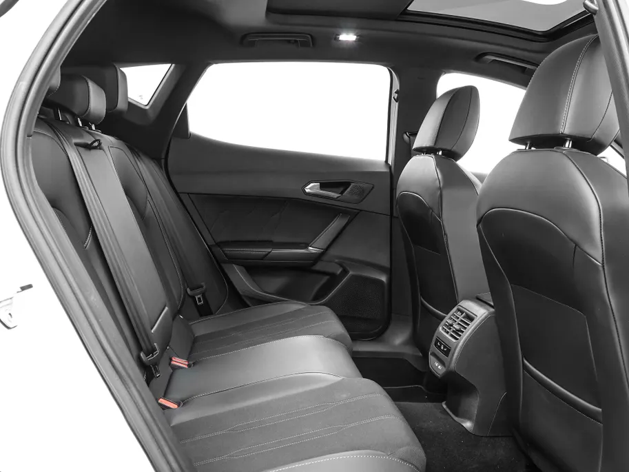 CUPRA Formentor 1.4 TSI 204pk DSG e-Hybrid Essential · Panoramadak · 360 Camera · Stoel-& Stuurverwarming · Apple/Android Car Play · 18'' Inch ·