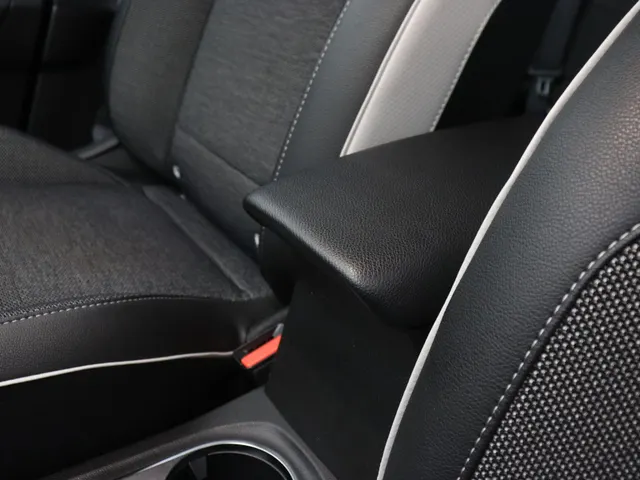 Renault Captur 1.6 E-Tech Plug-in Hybrid 160PK Intens | NAVI GROOT | CAMERA | STOELVERWARMING