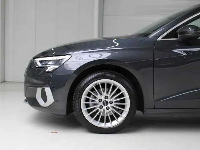 Audi A3 Limousine 30 TFSI Advanced edition Navigatie | Cruise Control | 17' Velgen | PDC Achter