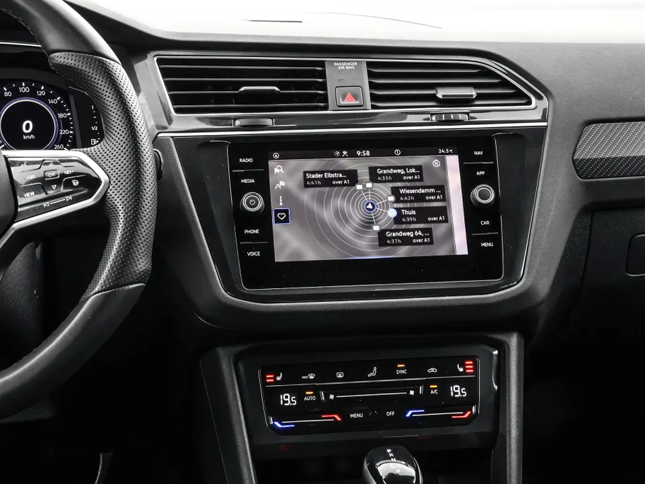 Volkswagen Tiguan 1.4 TSI 245pk DSG eHybrid R-Line Business · Apple/Android Car Play · Wegklapbare Trekhaak · Alarm · Dodehoek Detectie · Stoel-& Stuurverwarming · 19'' Inch ·