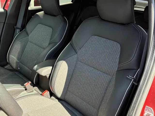 Mitsubishi Colt 1.6 HEV Intense+ | All Seasons