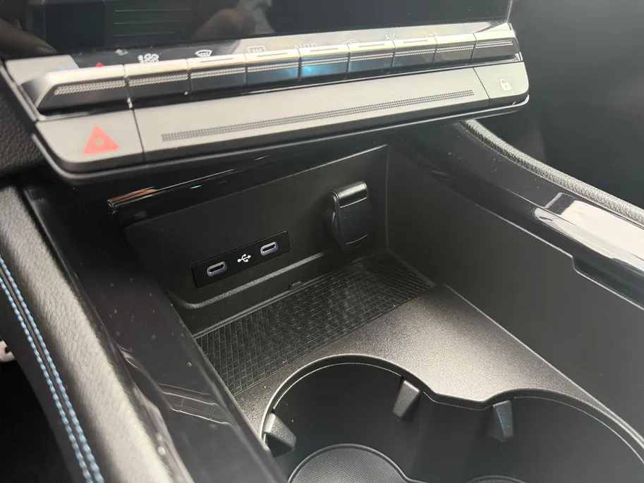 Renault Austral 1.2 E-Tech full hybrid 200 iconic | Cruise & Climate Control | Camera | Navigatie | Apple Carplay & Android Auto | Parkeersensoren | LMV | 12 Maanden BOVAG Garantie
