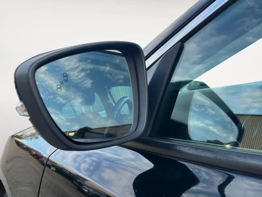 Ford Focus 1.0 EcoBoost Titanium Business | Navigatie | Apple carplay & Android auto | Winter pack | BLIS | Parkeersensoren voor en achter | Achteruitrijcamera | Trekhaak | Cruise control | Airco | Bovag garantie |