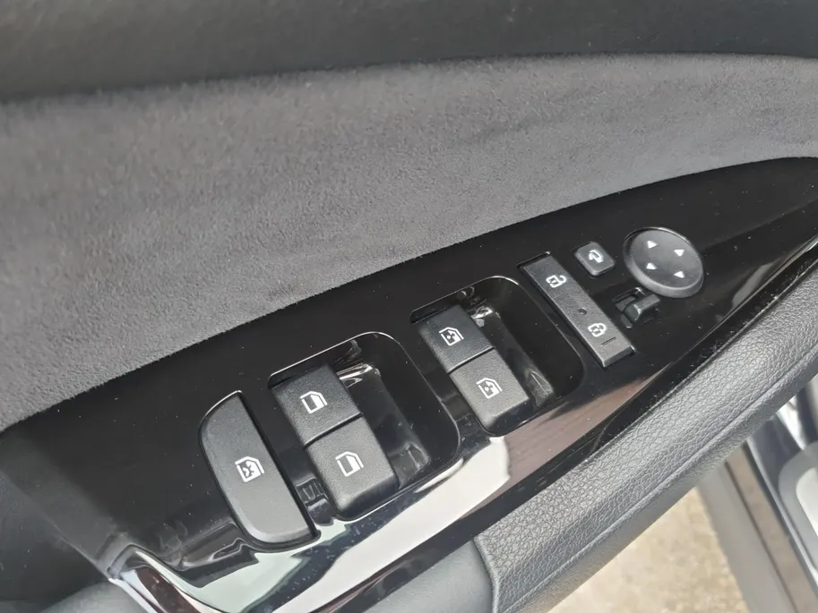 Kia Sportage 1.6T MHEV GT-Line | Stoel en stuurverwarming | Panorama schuifdak | Camera | Elektrisch bedienbare voorstoelen | Apple Carplay / Android Auto | Elektrische achterklep |