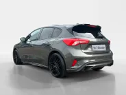 Ford Focus 2.3 EcoBoost ST-3 | 280 PK | Launch control | Recaro stoelen | 19' inch lichtmetalen velgen | Apple carplay & Android auto | Parkeersensor voor en achter | Achteruitrijcamera | Bang & Olufsen audio | Winter pack | Cruise control | Bovag garantie |