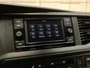 Volkswagen Bedrijfswagens Transporter 2.0TDi 110pk L2H1 30 · Achteruitrijcamera · Trekhaak · Stoelverwarming · Standkachel · Apple Carplay / Android Auto · Dakdragers ·