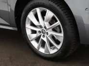 Škoda Kamiq 1.0 TSI 110pk DSG Business Edition · Camera · Trekhaak · Panoramadak · Apple/Android Car Play · Stoelverwarming · Clima · Navigatie · P-Sensoren · 17'' Inch ·