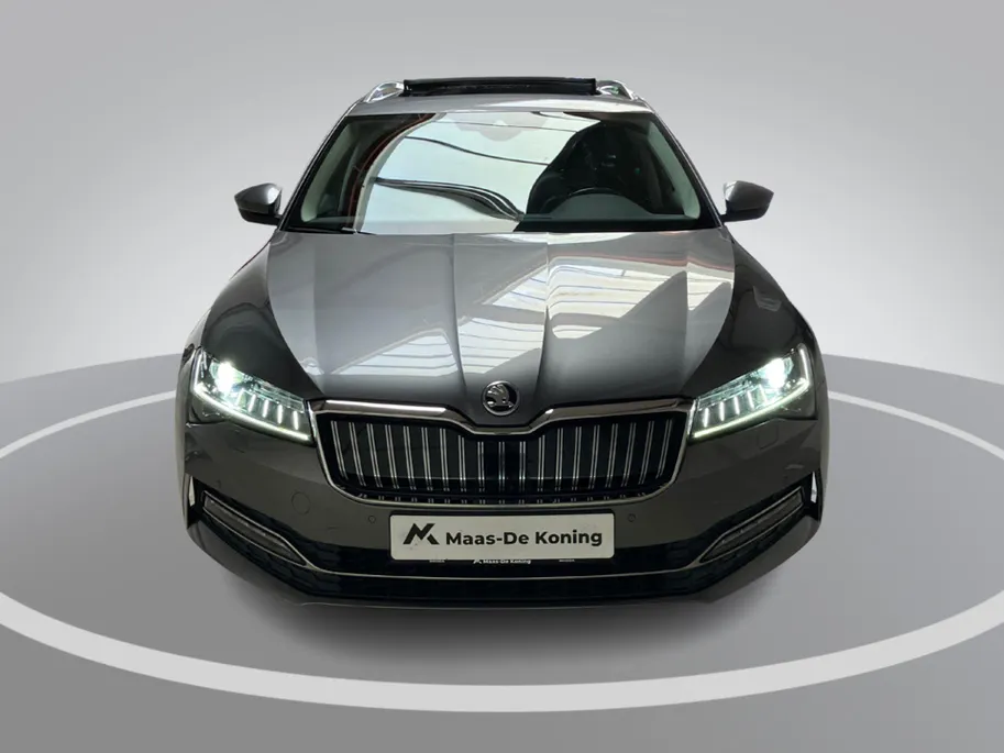 Škoda Superb 1.4TSIiV 160kW/218PK Laurin & Klement · Panoramadak · Leder · Navigatie · 360gr Camera · Apple/Android Car Play · Canton Audio ·