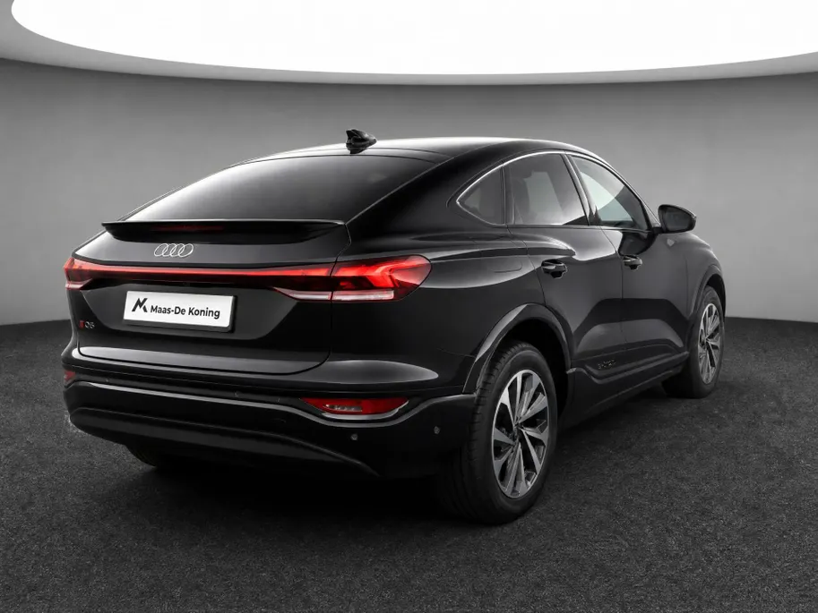 Audi Q6 e-tron Sportback Advanced edition 83 kWh 252 PK · Sportstoel lederen bekleding · Winterpakket · Trekhaak elek. wegklapbaar