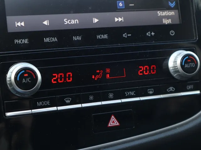 Mitsubishi Outlander 2.4 PHEV Intense+ | Trekhaak | Carplay | Standkachel