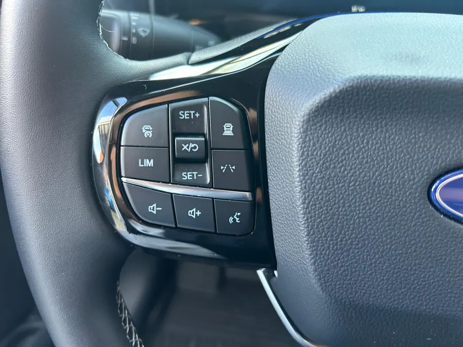 Ford E-Transit Courier Limited 44 kWh |Trehaak| Camera| Apple Carplay/Android Auto| stuurwiel verwarmd| 12 maanden Bovag Garantie|