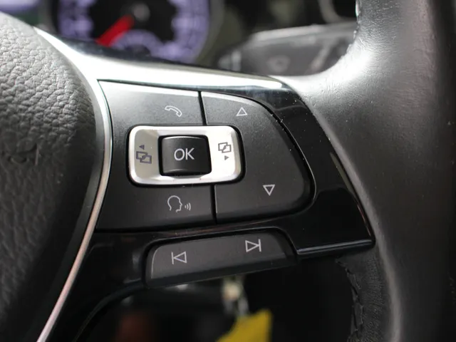 Volkswagen Golf 1.4 TSI Business Edition Connected Navigatie | Camera | Panoramadak | Sportstoelen