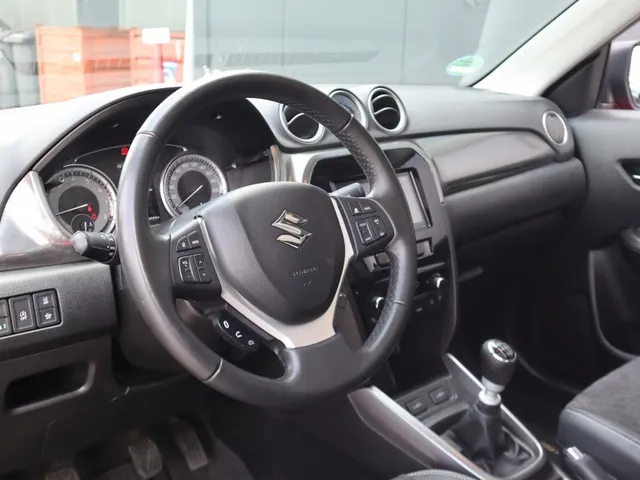 Suzuki Vitara 1.4 BoosterJet Style Hybrid | Panoramadak | Carplay | All Season