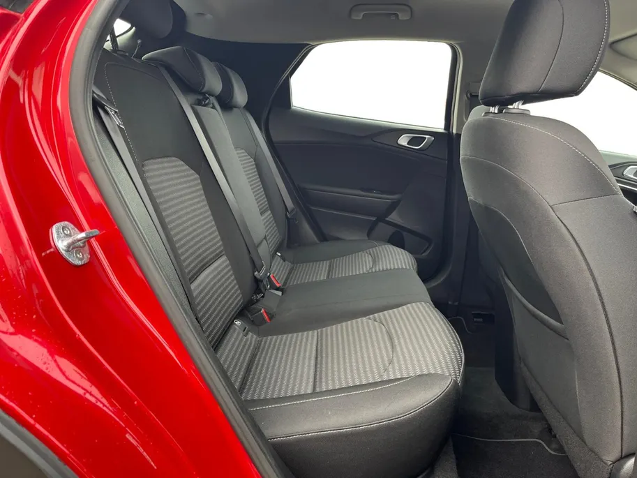 Kia XCeed 1.0 T-GDi ComfortLine | Gratis beurt bij aflevering | All seasons banden | Apple Carplay | Android Auto | Achteruitrijcamera | Climate control | Stoelverwarming | Stuurverwarming |