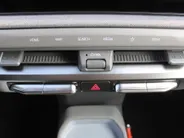 Kia EV3 Plus Advanced 81.4 kWh | Stuur/stoelverwarming | Schuifdak | Camera | Elek. stoelverstelling | 19' LM | Dodehoek detectie | Clima | LED |