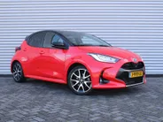 Toyota Yaris 1.5 Hybrid Launch Edition | 17' LM | Clima | Cruise adapt.| PDC V+A | Camera | HUD | Keyless | Navi | 1e eigenaar |