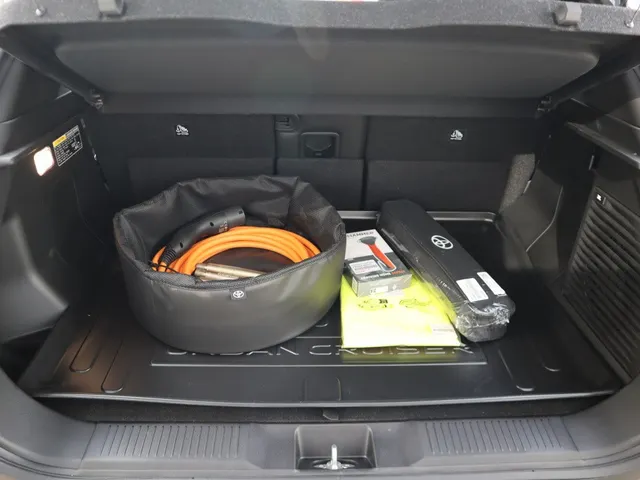 Toyota Urban Cruiser Executive 61 kWh | Panoramdak | 360 Camera | Stuur/Stoel Verwarming |