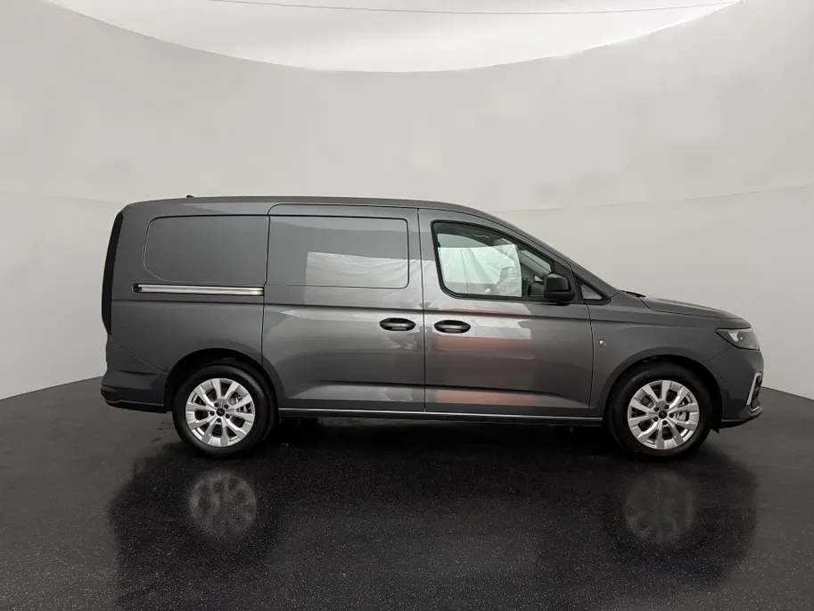 Ford Transit Connect 1.5 EcoBoost PHEV L2 Limited met o.a. een achteruitrijcamera, adaptieve cruise control, dodehoekdetectie en een trekhaak