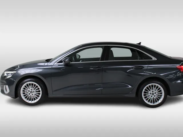 Audi A3 Limousine 30 TFSI Advanced edition Navigatie | Cruise Control | 17' Velgen | PDC Achter