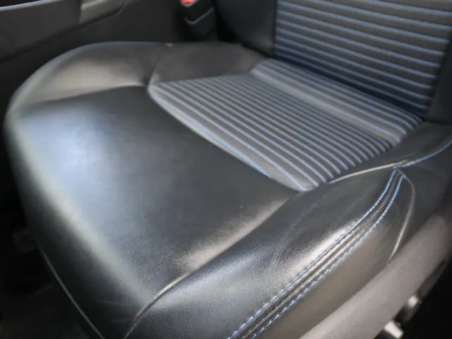 Toyota RAV4 2.5 Hybrid AWD Bi-Tone