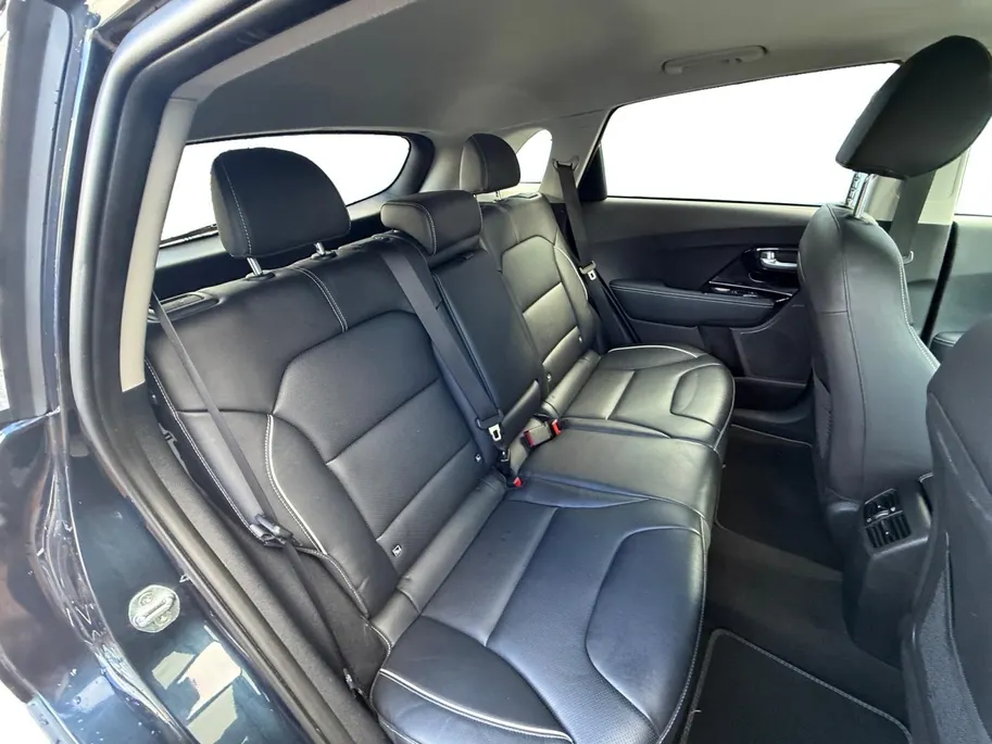 Kia e-Niro ExecutiveLine 64 kWh | LEDER | CAMERA | JBL | STOELVERWARMING/ VENTILATIE | PARKEERSENSOR |