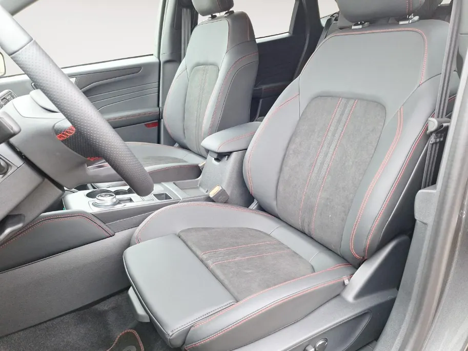 Ford Kuga 2.5 PHEV ST-Line X | Winterpack | El. Trekhaak | Panoramadak | 19' Lichtmetaal | 360Camera | Matrix Ledkoplampen | El. Achterklep | Adaptive cruisecontrol | Dodehoekdetectie | El verst. voorstoelen |