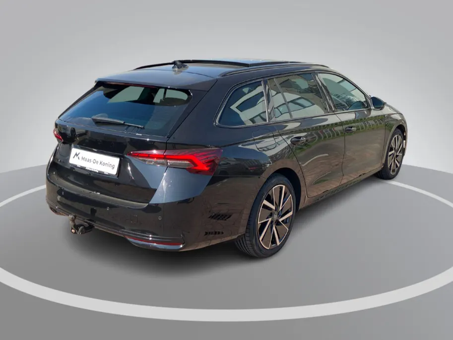 Škoda Octavia Combi 1.5TSI/150PK MHEV Sportline Business · Panoramadak · Trekhaak · Apple/Android · Garantie t/m 31-08-2030 of 100000km.
