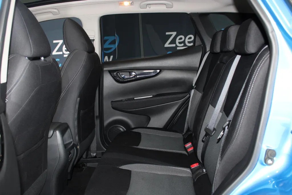 Nissan QASHQAI 1.3 DIG-T Design Edition | Trekhaak | Navigatie | 360grd camera | Zeer nette auto | pdc voor en achter | Climate controle | Cruise controle | Dealer onderhouden | I-key |