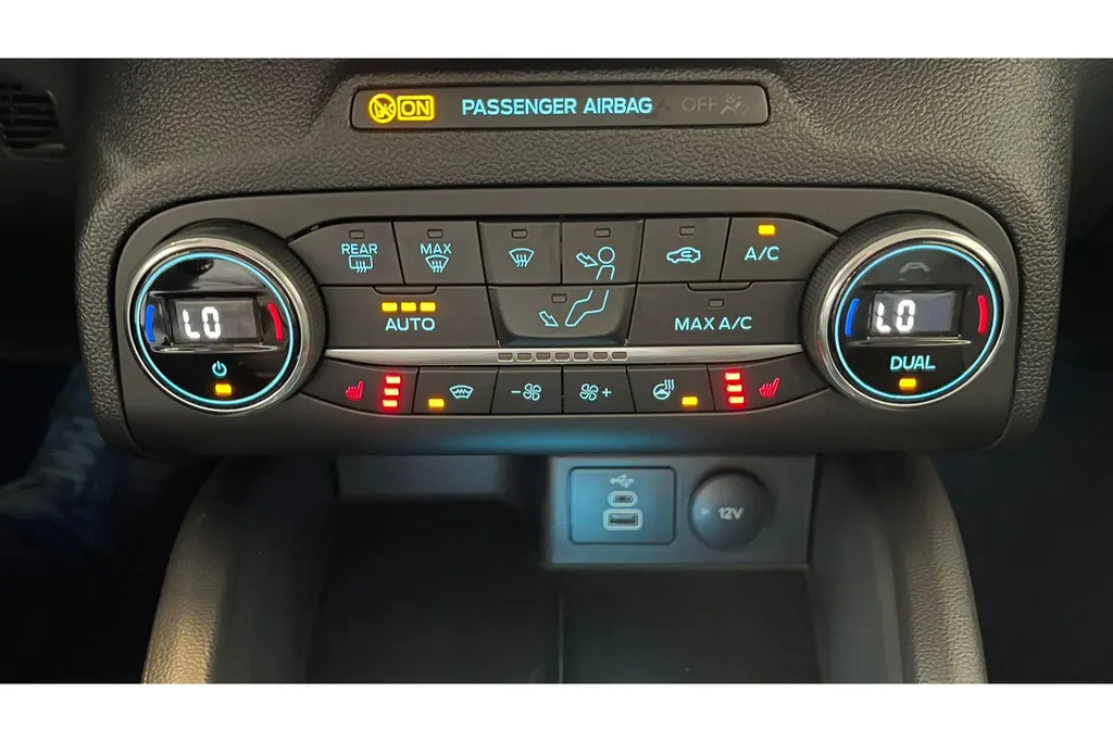 Ford Focus 1.0 EcoBoost Hybrid Active 125 PK | Automaat | Winterpack | Apple Carplay - Android Auto |  Full LED | Keyless Entry & Start |