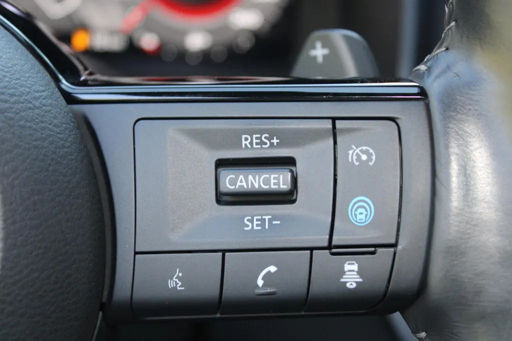 Nissan QASHQAI 1.3 MHEV Xtronic Tekna Plus |Nappa lederen bekleding| Bose audio | Head-up display | Trekhaak | 1800kg trekgewicht | All season banden | Stoelmassage | Stoelgeheugen | Stoel-, voorruit- en stuurverwarming