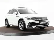 Volkswagen Tiguan 1.5 TSI 150pk DSG R-Line Business+ · Leder · Panoramadak · Apple/Android Car Play · Dodehoeksensor · Elek. Achterklep · 360 Camera · All-season banden · 19'' Inch · EXTRA INRUILKORTING ·