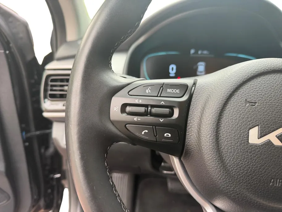 Kia Stonic 1.0 T-GDi MHEV DynamicPlusLine Dealer onderhouden | Automaat | Stuur + stoelverwarming | Climate control | Privacy glass |