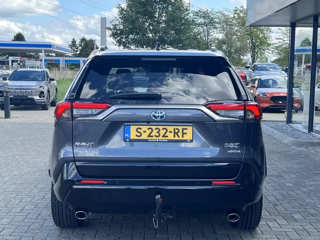 Toyota RAV4 2.5 Plug-in Style Bi-Tone | 360 Camera | Trekhaak 1500KG trekgewicht